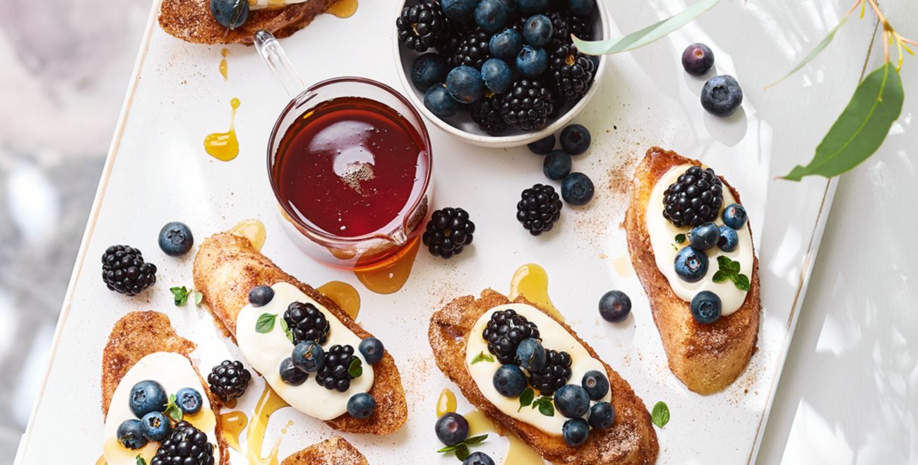 Mini fresh toasts with berries