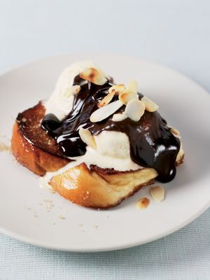 Hot Brioche With Chocolate Sauce