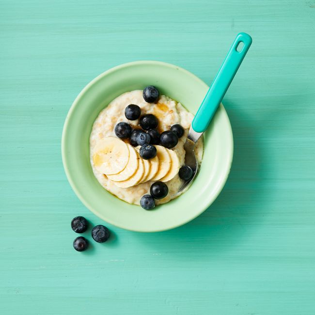 Cinnamon Porridge With Banana & Blueberries