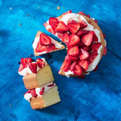 Strawberries & Cream Cake