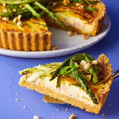 Gluten-free asparagus quiche with hazelnut crust