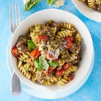 Quick sausage & pesto pasta