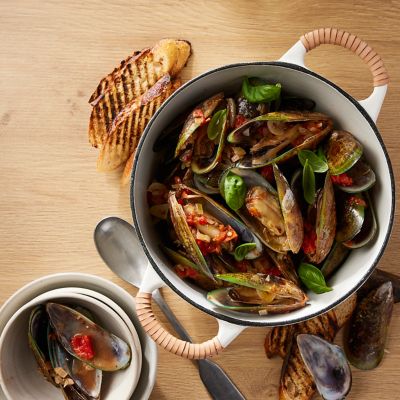 Mussels with tomato & garlic broth