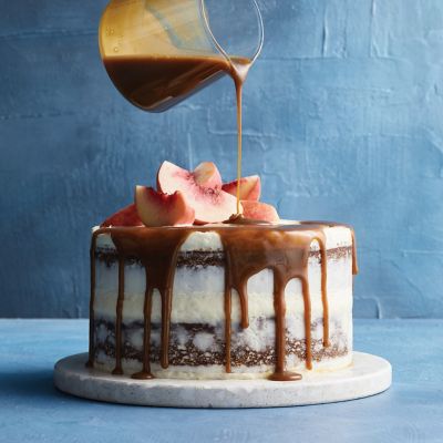 Spiced gingerbread cake with white peaches