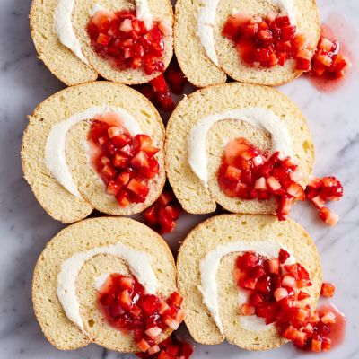Prosecco & Strawberry Swiss Roll