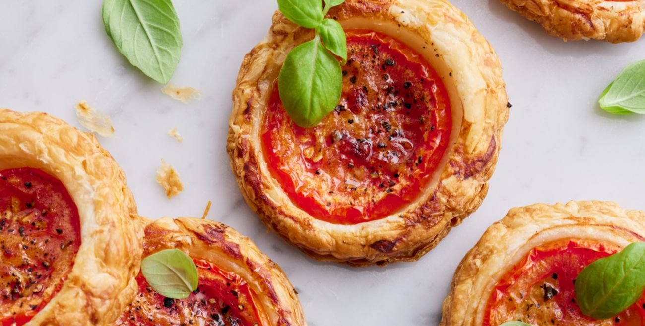 Tomato and cheese tarts