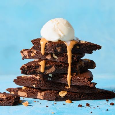 Giant Salted Peanut & Chocolate Chunk Cookie