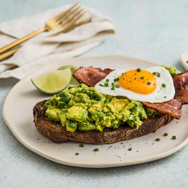 Egg & Bacon Smashed Avocado Toast 