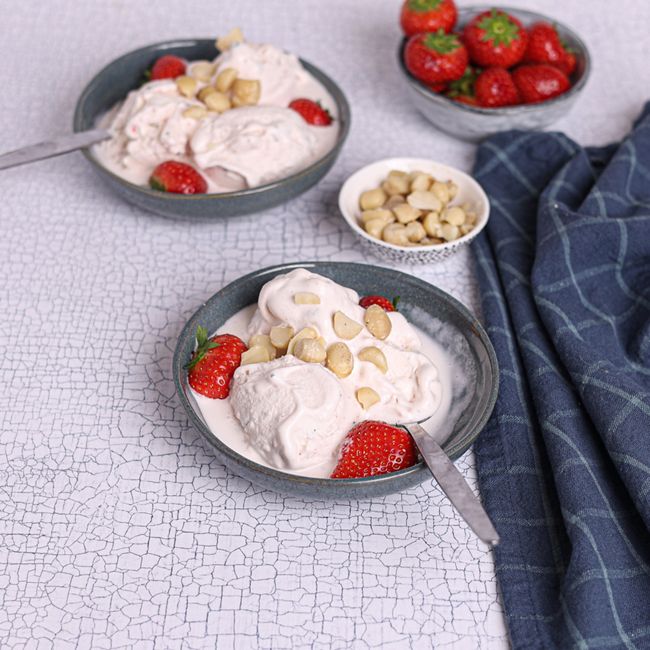 Macadamia Ice Cream with Vanilla