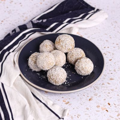 Macadamia & Coconut Powerballs.