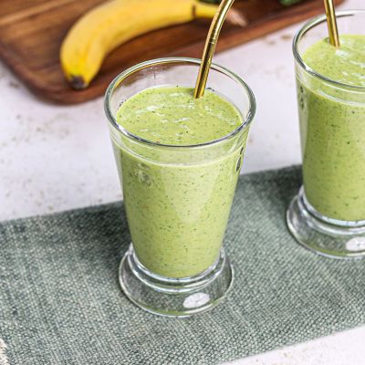 Kale, Mango, Banana & Yoghurt Smoothie