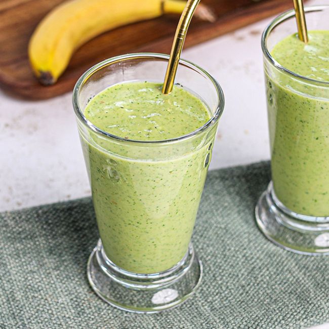 Kale, Mango, Banana & Yoghurt Smoothie