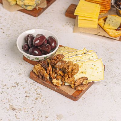 Crackers with Brie, Olives & Walnuts.