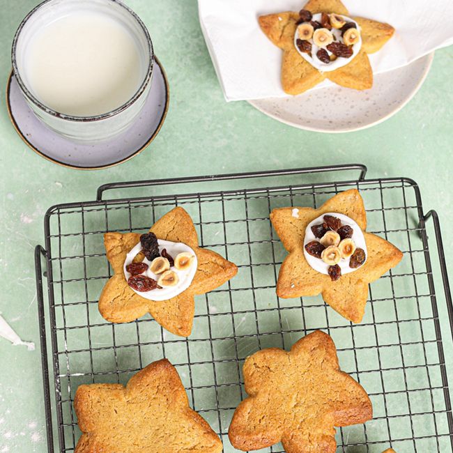 Raisin & Hazelnut Gingerbread Cookies