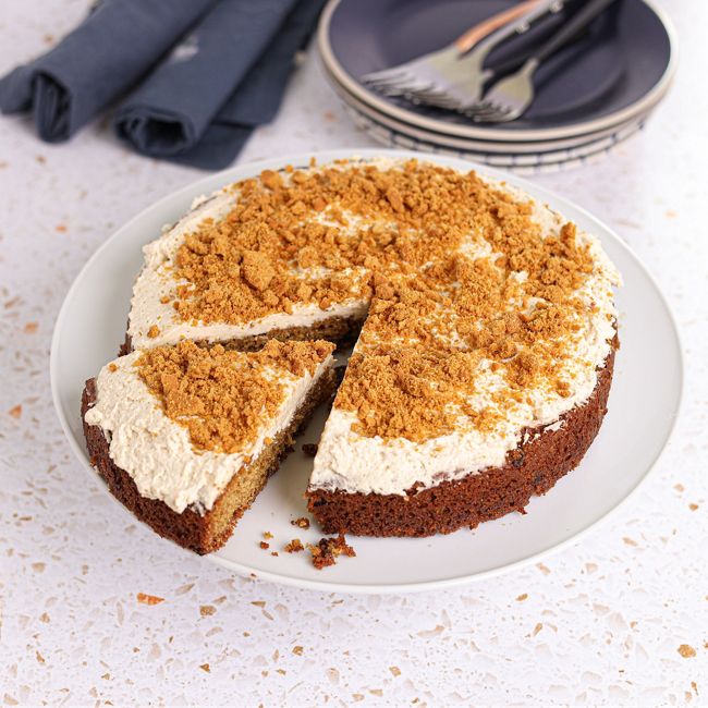 Ginger Cake with A Gingerbread Cookie Crumble