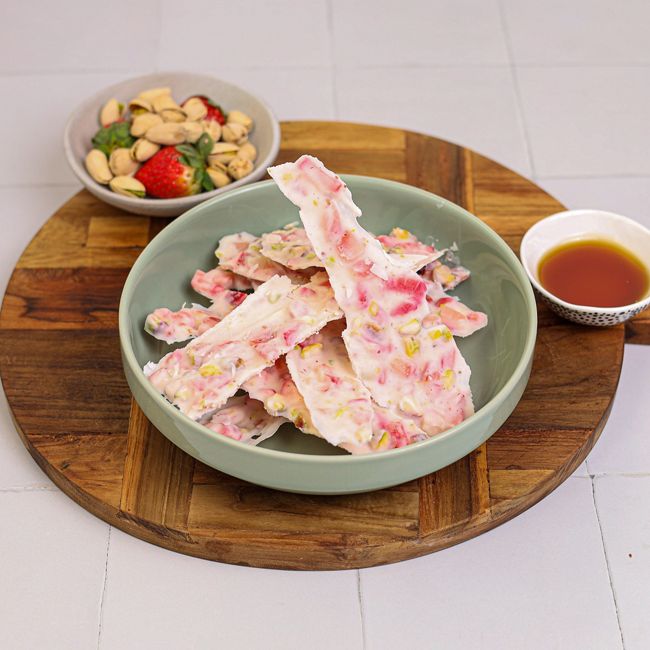 Strawberry & Pistachio Yoghurt Bark