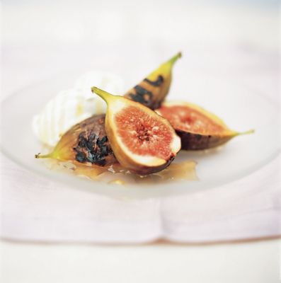 Figs With yoghurt & Honey