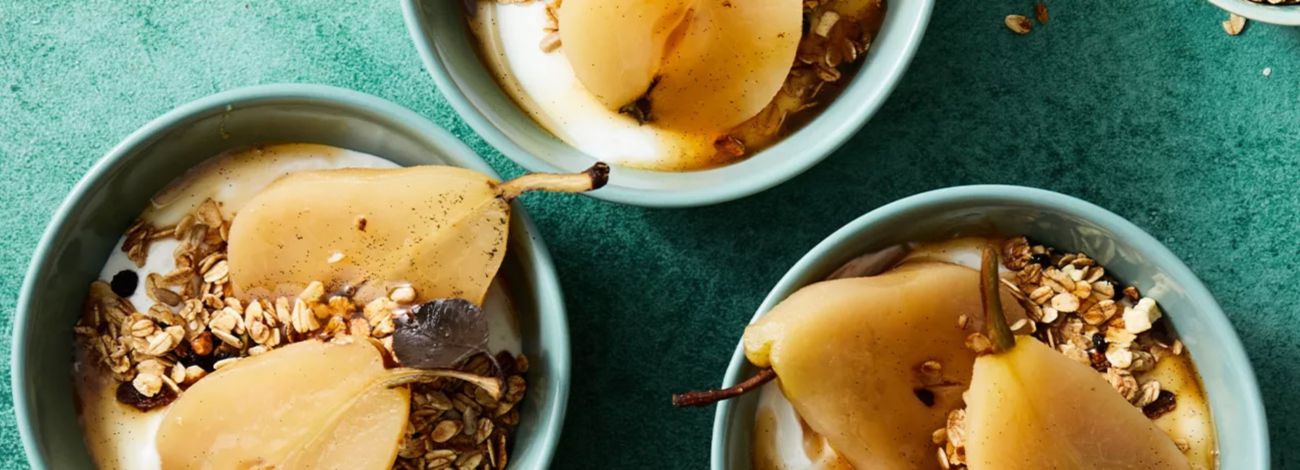 Healthier vanilla & spice poached pears with yoghurt