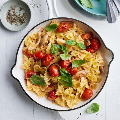 Easy Tomato & Chicken Pasta 