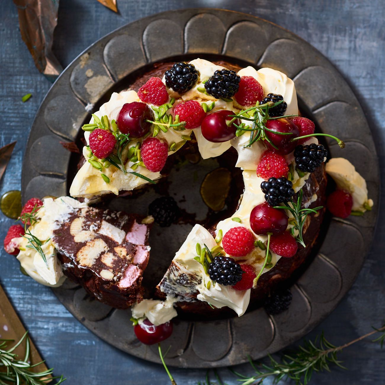 Christmas pudding rocky road wreath