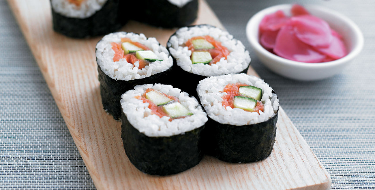 smoked salmon sushi roll