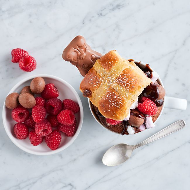 Hot-cross-bun Mug Cake