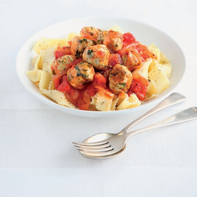 Chicken Pesto Meatballs In Tomato Sauce With Pasta