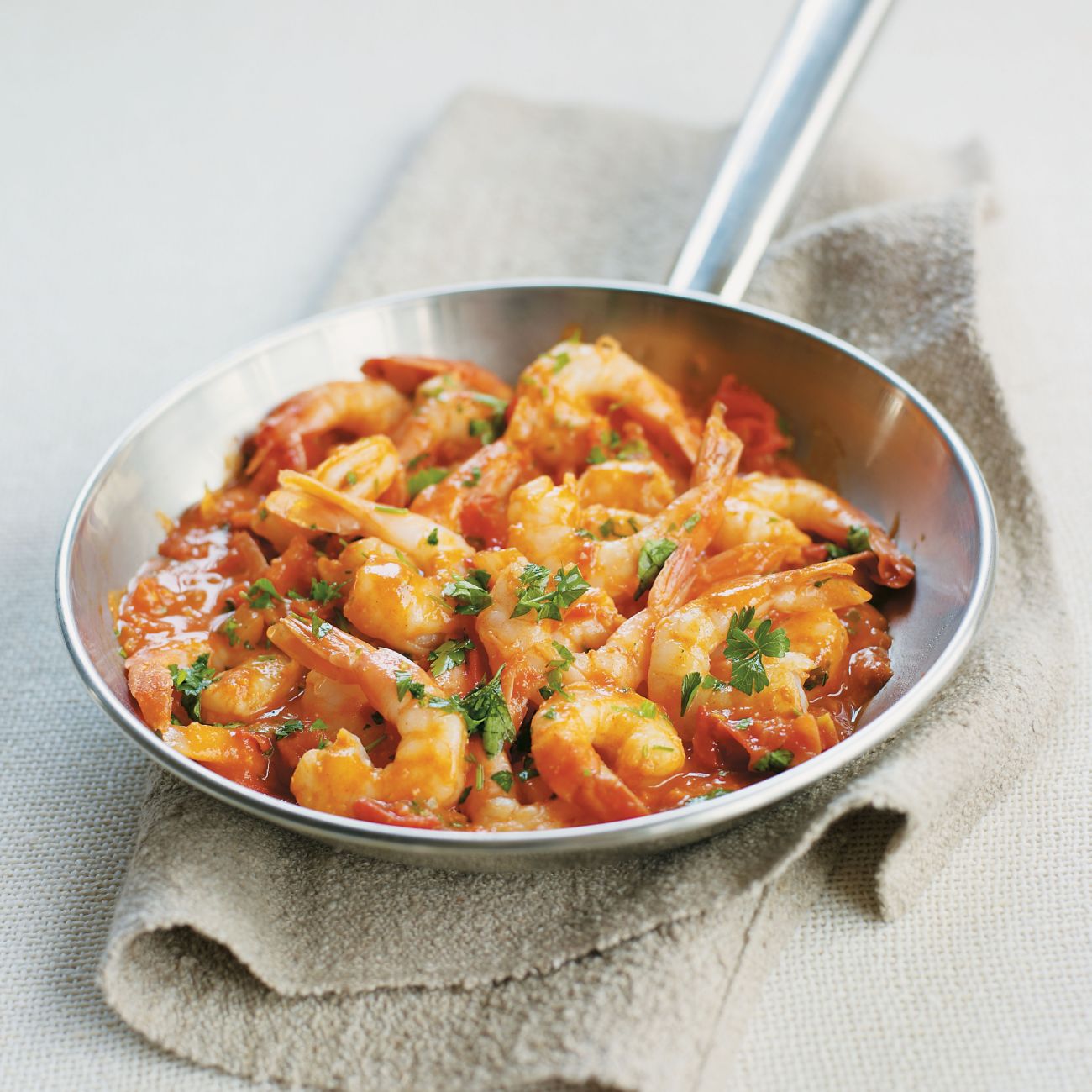 Garlicky Chilli & Tomato Prawns Recipe | Woolworths