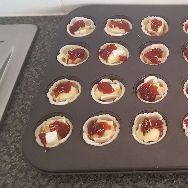 Chicken Cranberry Brie Bites