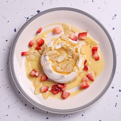 Amaretto, Almond & Custard Meringues