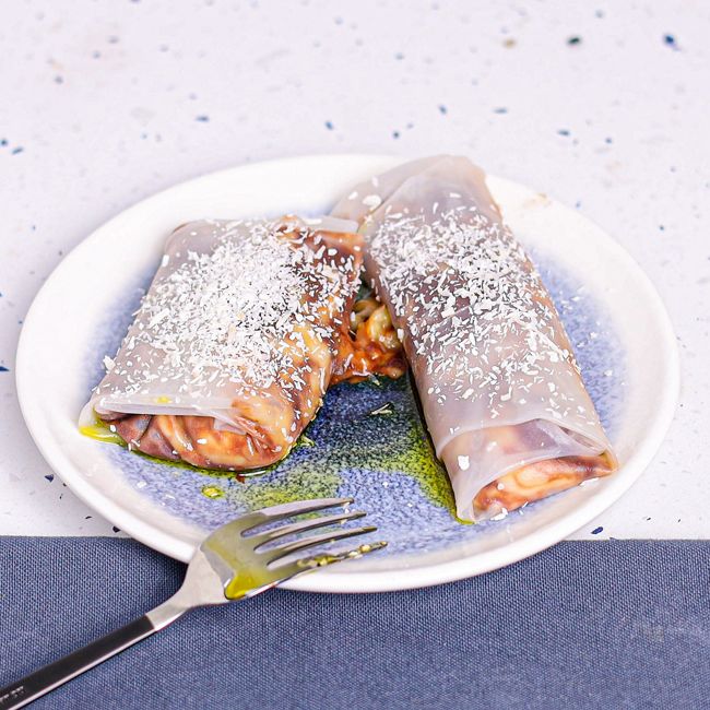 Banana Spring Rolls with Praline Sauce