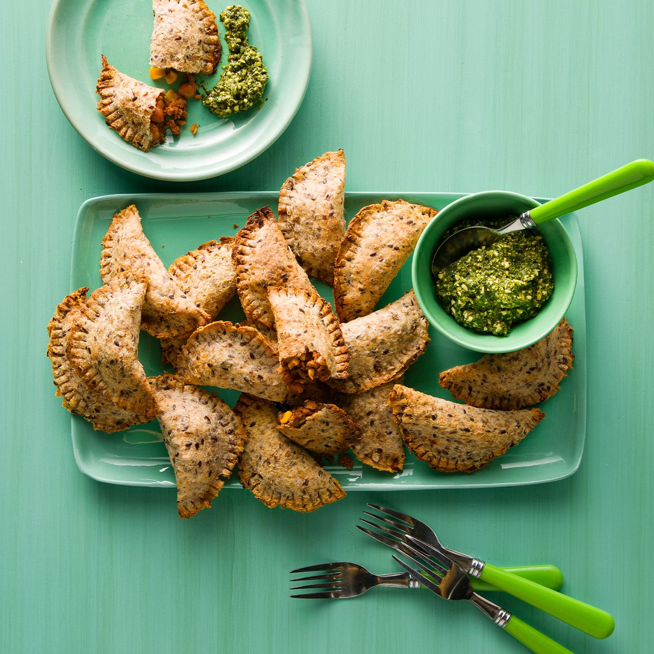 Bread empanadas with spinach pesto