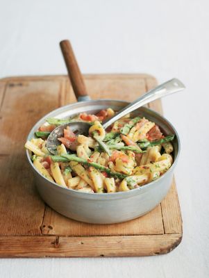 Spicy Smoked Salmon, Pea & Asparagus Pasta
