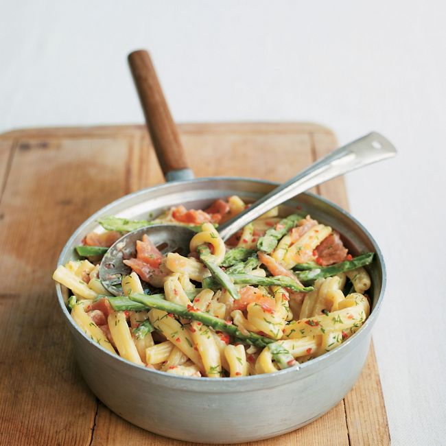 Spicy Smoked Salmon, Pea & Asparagus Pasta