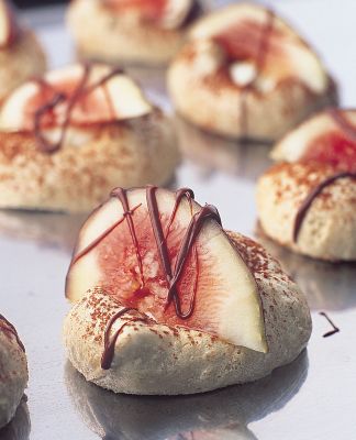 Muscovado & Fig Mini Meringues