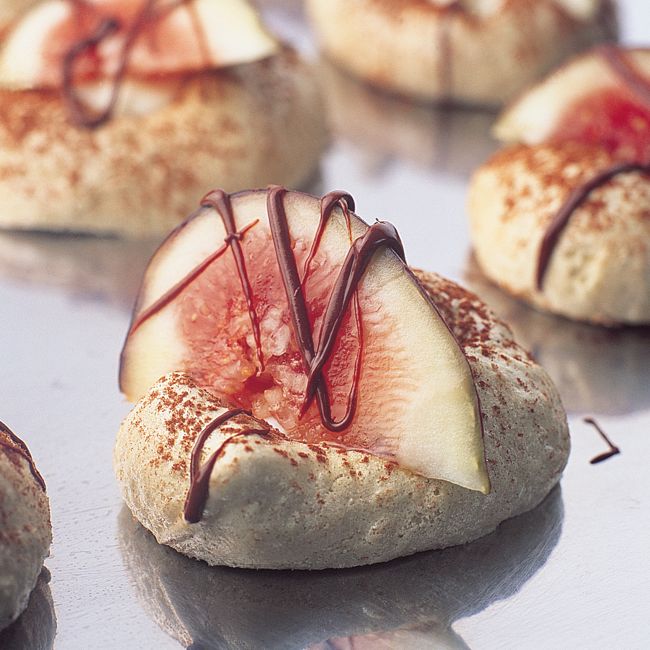 Muscovado & Fig Mini Meringues