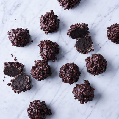 Chocolate-crackle mud cake truffles