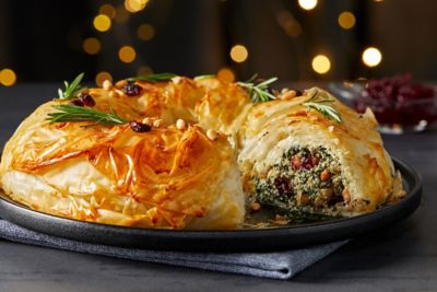 Vegan Spinach, Nut & Cranberry Wreath