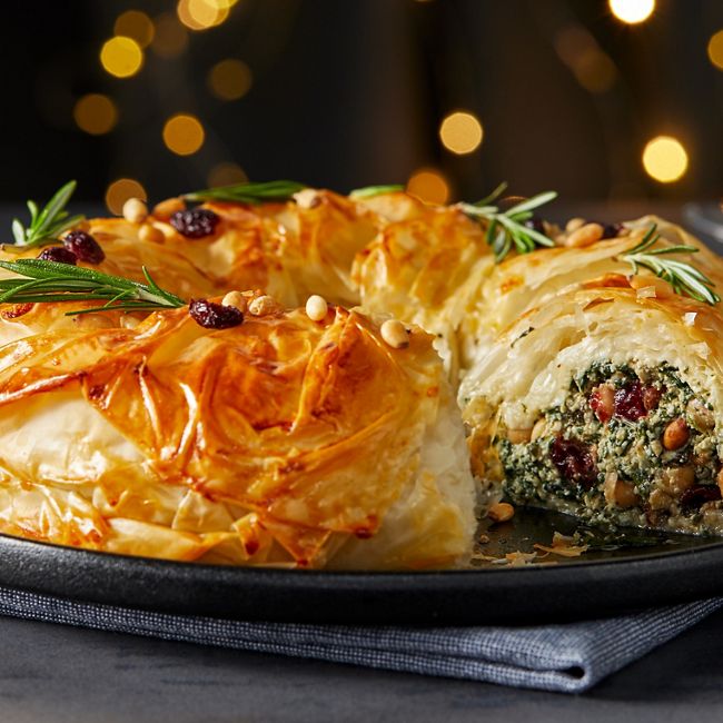 Vegan Spinach, Nut & Cranberry Wreath