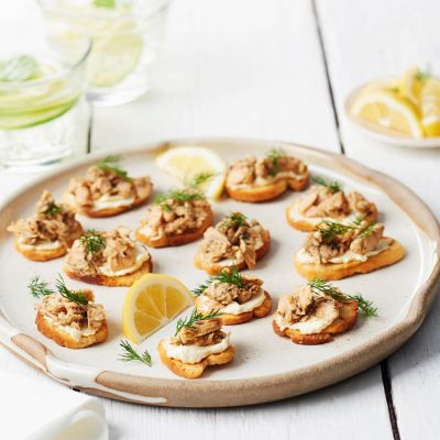 Citrus Salmon Bagel Crisps