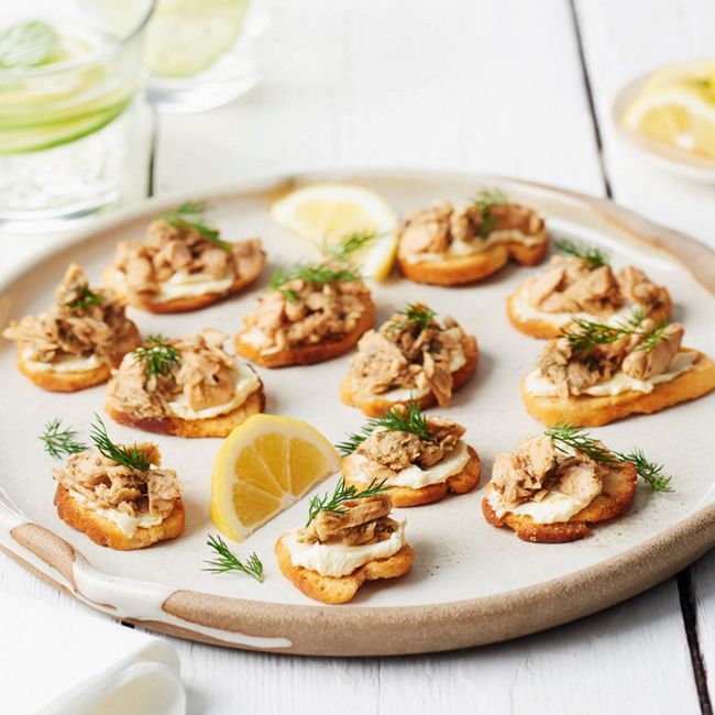 Citrus Salmon Bagel Crisps