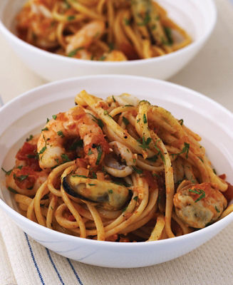 Pasta With Seafood & Tomatoes
