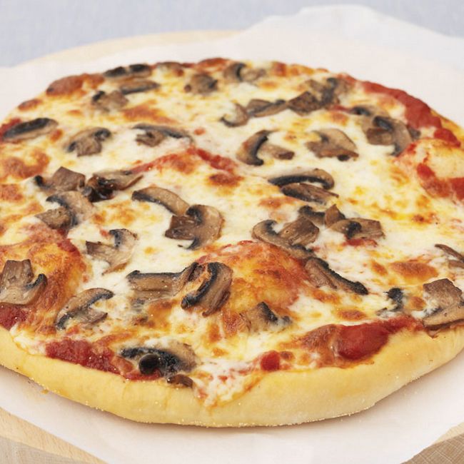 Pizza With Mozzarella & Mushrooms