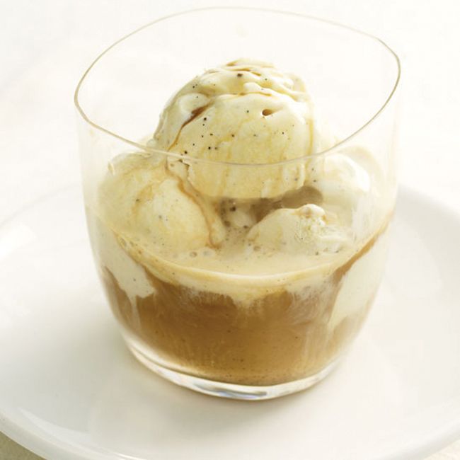 Vanilla Ice Cream With Coffee Drizzle