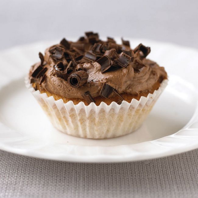 Vanilla Cupcakes With Chocolate Icing