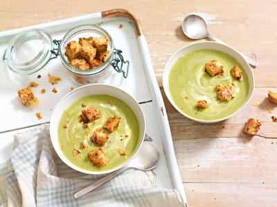 Broccoli Soup With Cheesy Croutons