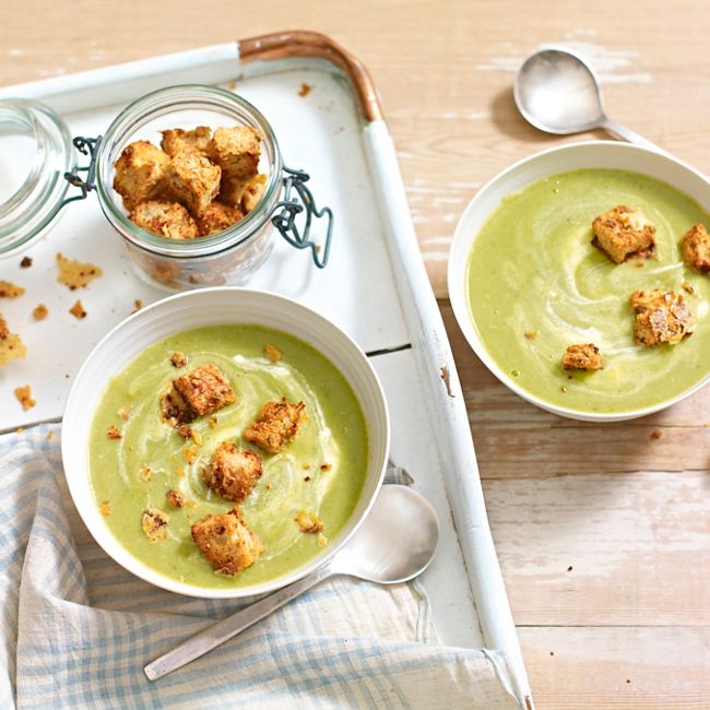 Broccoli Soup With Cheesy Croutons