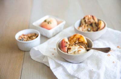Grilled Peaches With Ice Cream & Granola