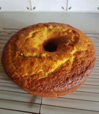 Orange and poppyseed cake