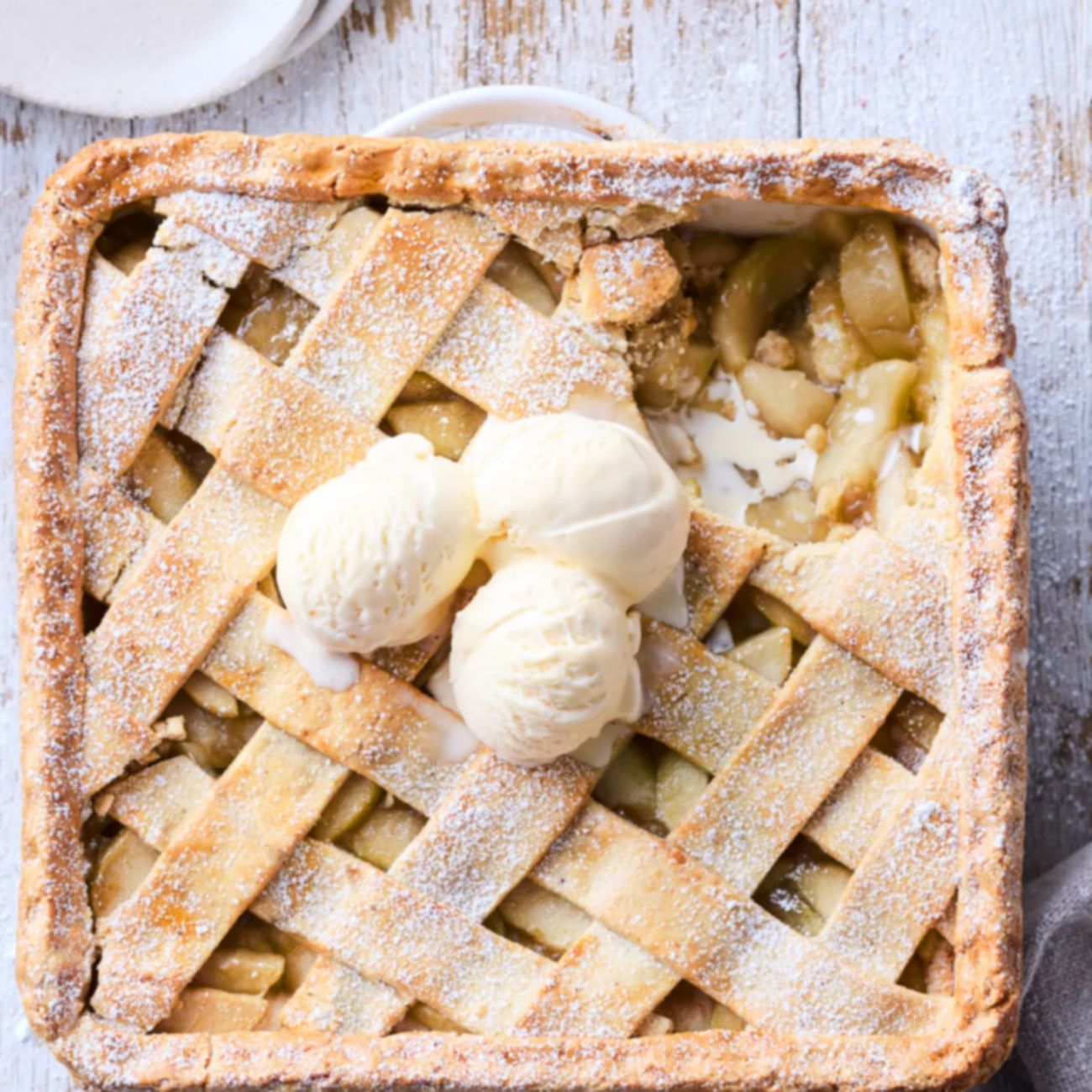 Deep-dish spiced apple pie